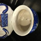 Font nineteenth century faience of Quimper