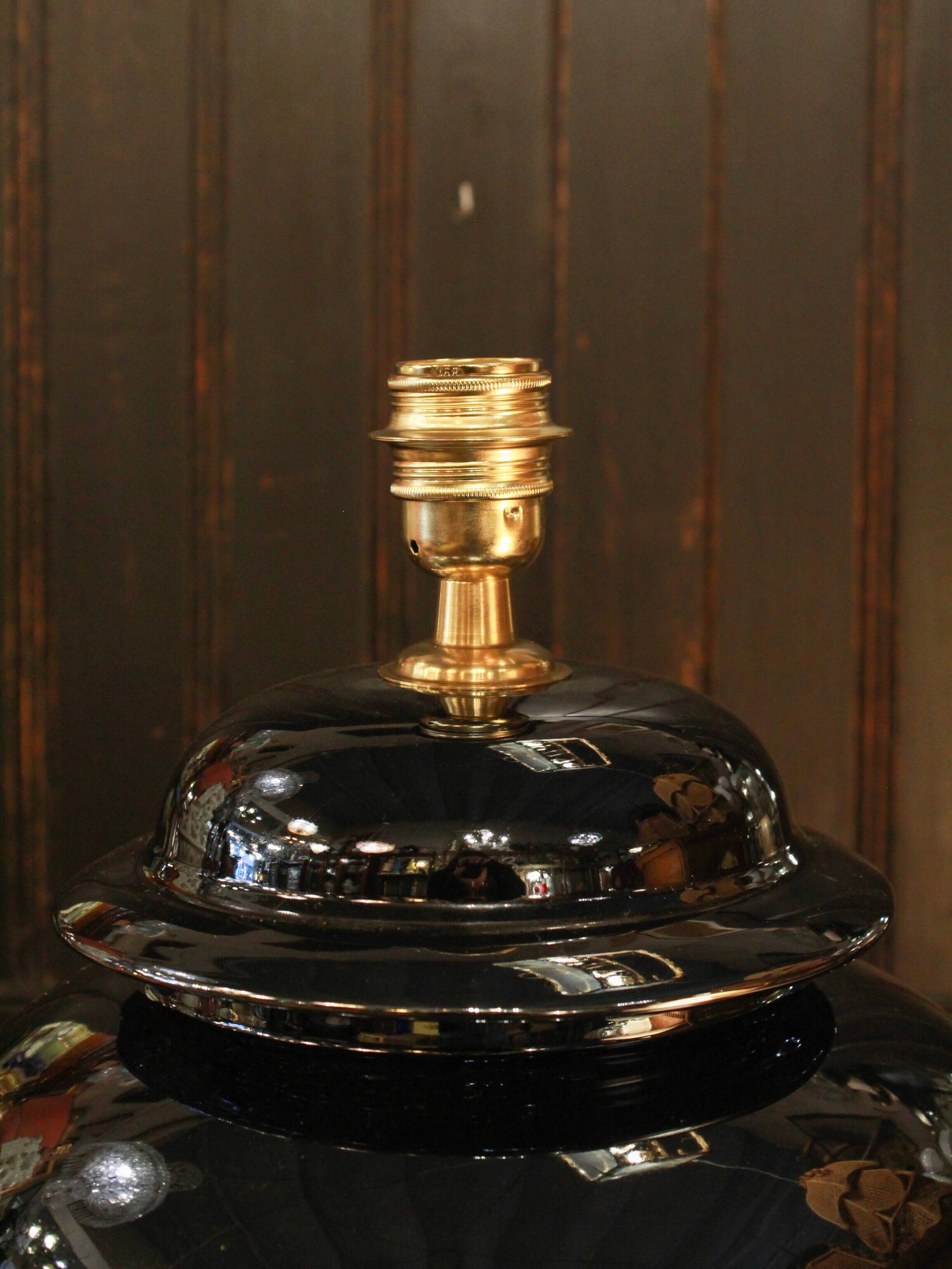 Lampe de table en céramique émaillée noire