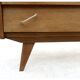 Commode vintage rénovée années 1960 chêne doré pieds compas