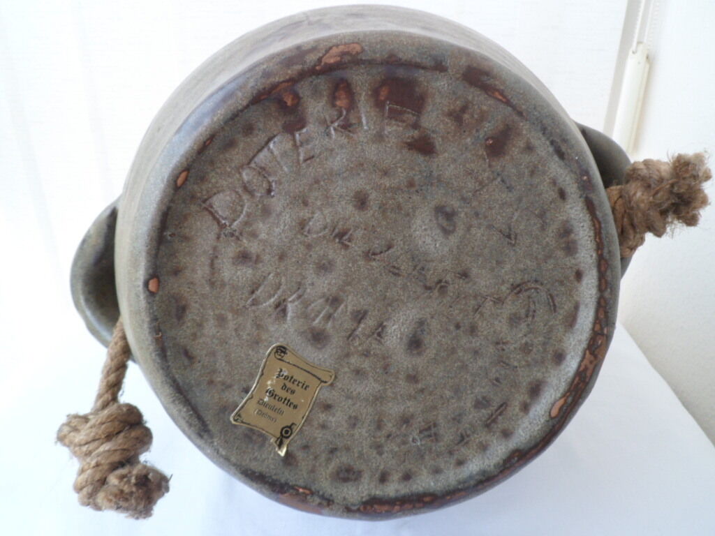 Sandstone jug Pottery of the Grottes Dieulefit