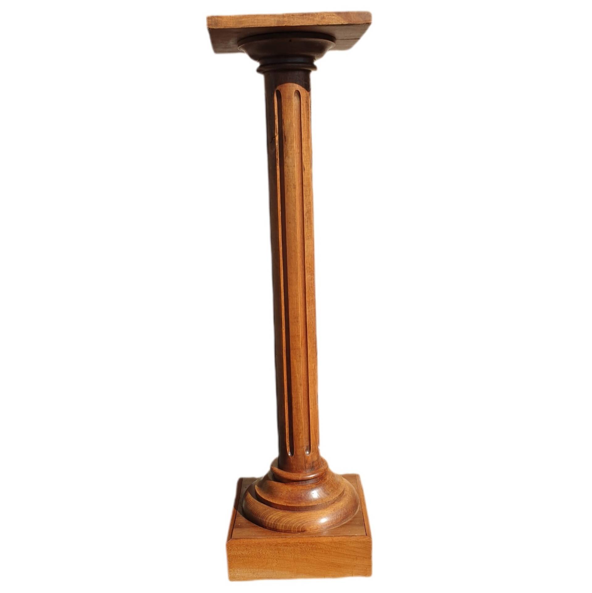 Fluted wooden column pedestal