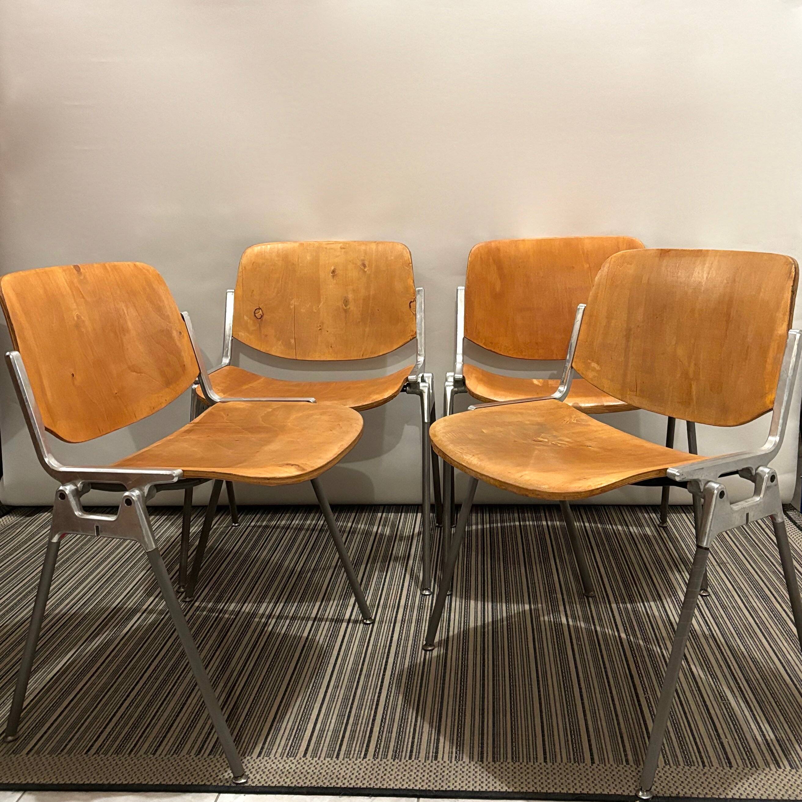 Set of 4 70s Castelli wooden chairs