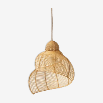 Shell suspension in small format rattan