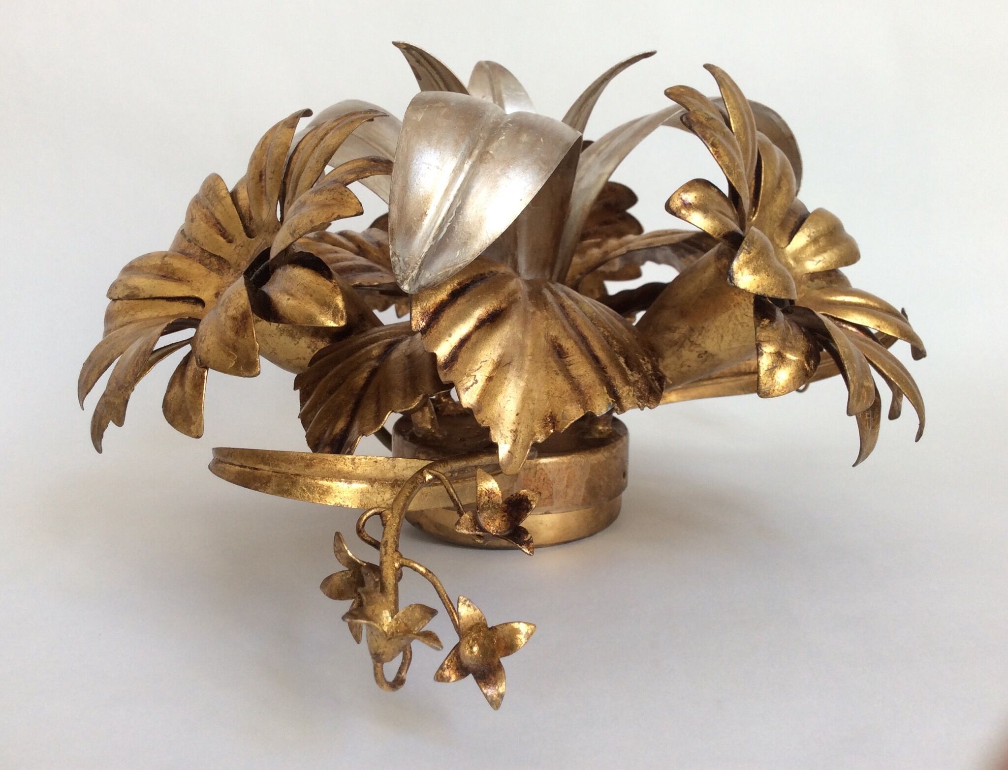 Gold metal wall lamp