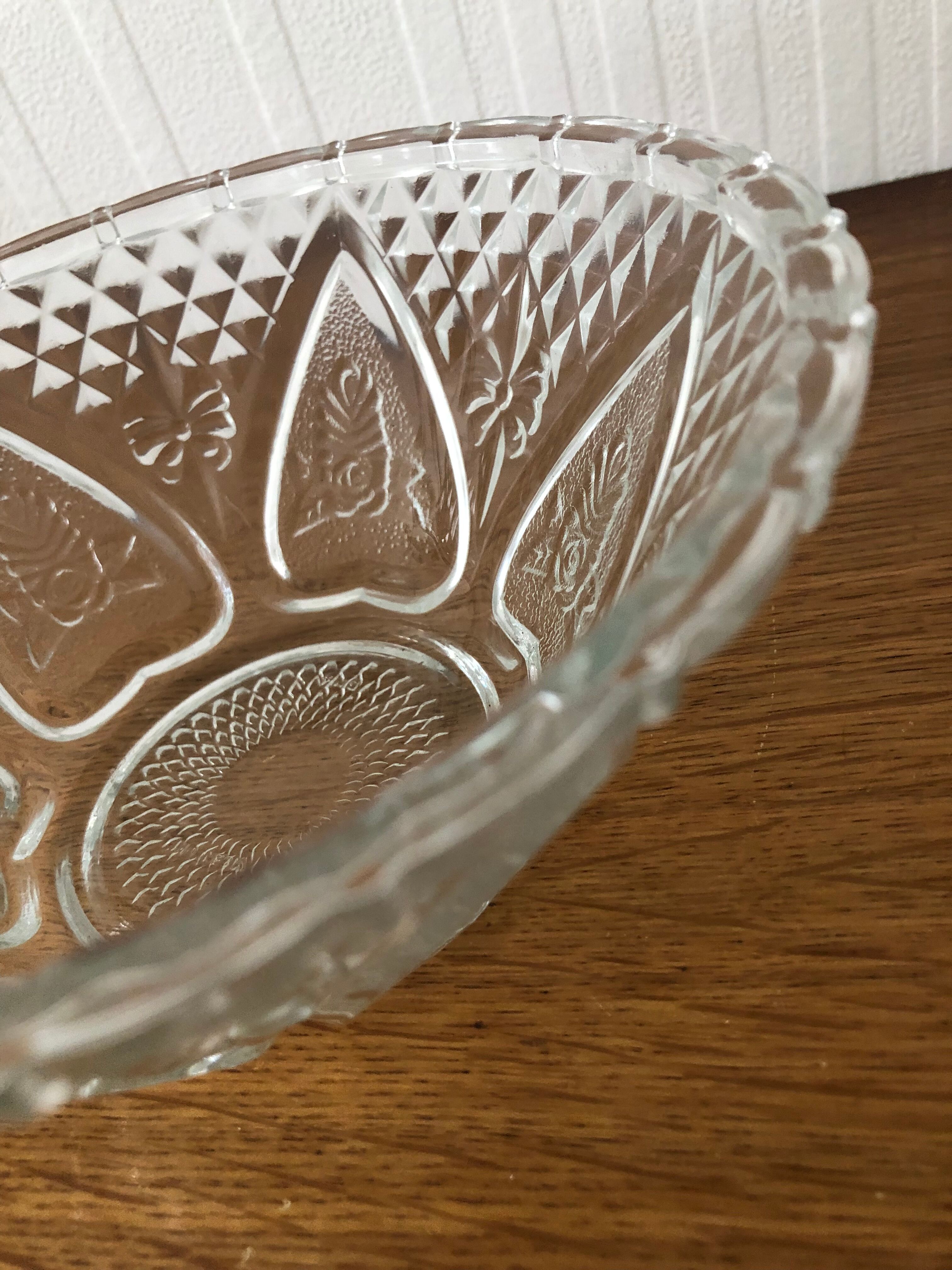 Bonbonnière with cut glass lid