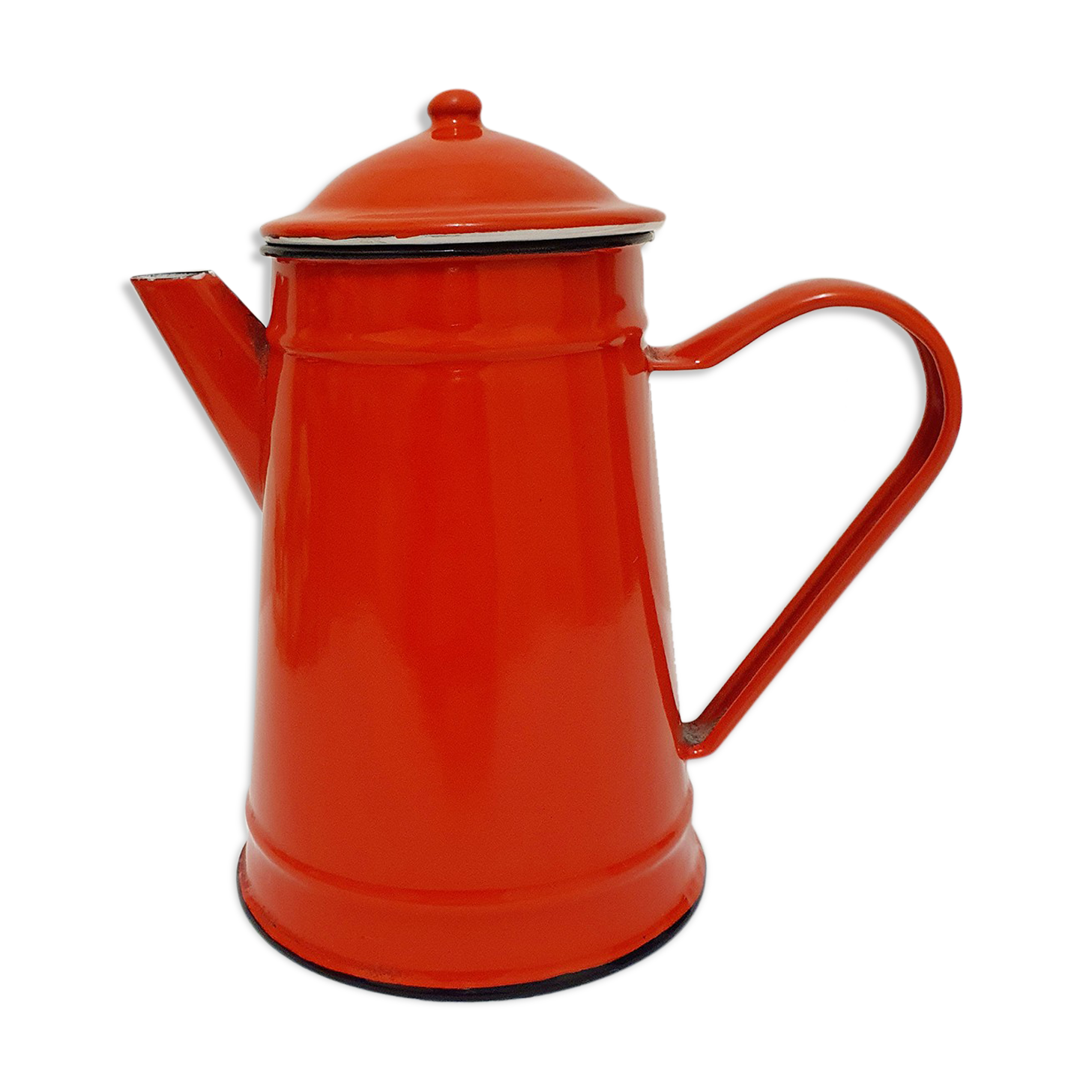 Red enamelled sheet metal coffee maker
