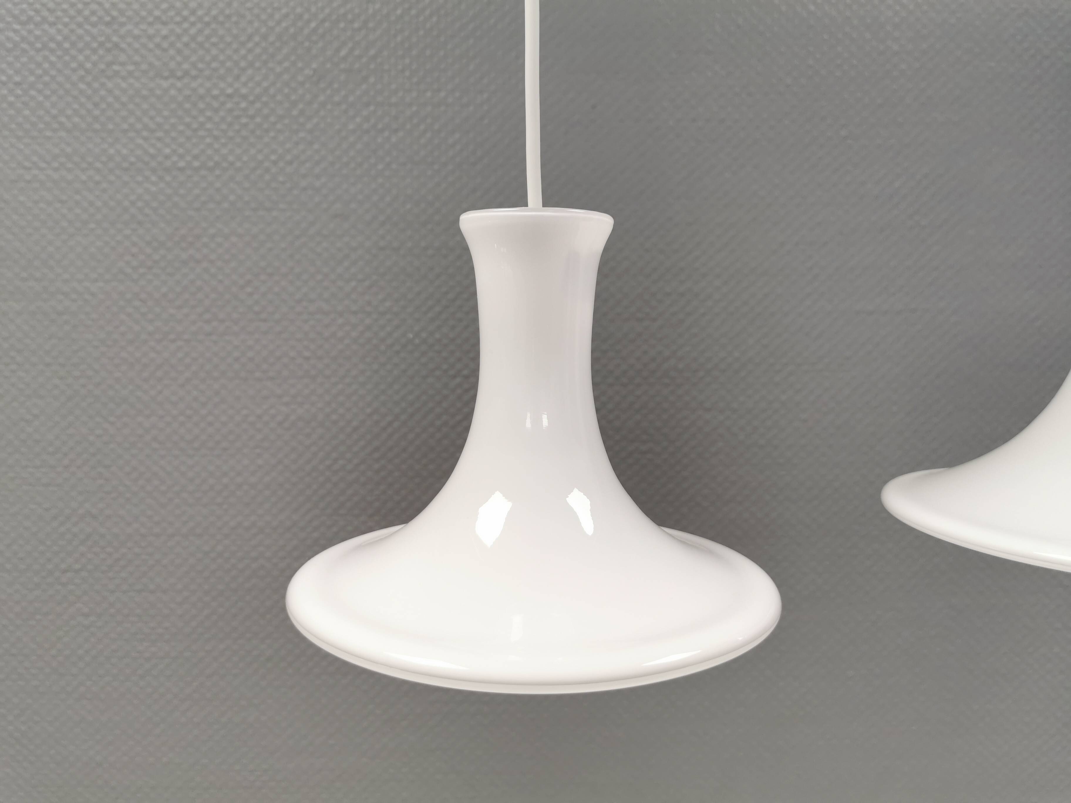 Suspensions en verre opale Holmegaard Mandarin, Michael Bang 1983