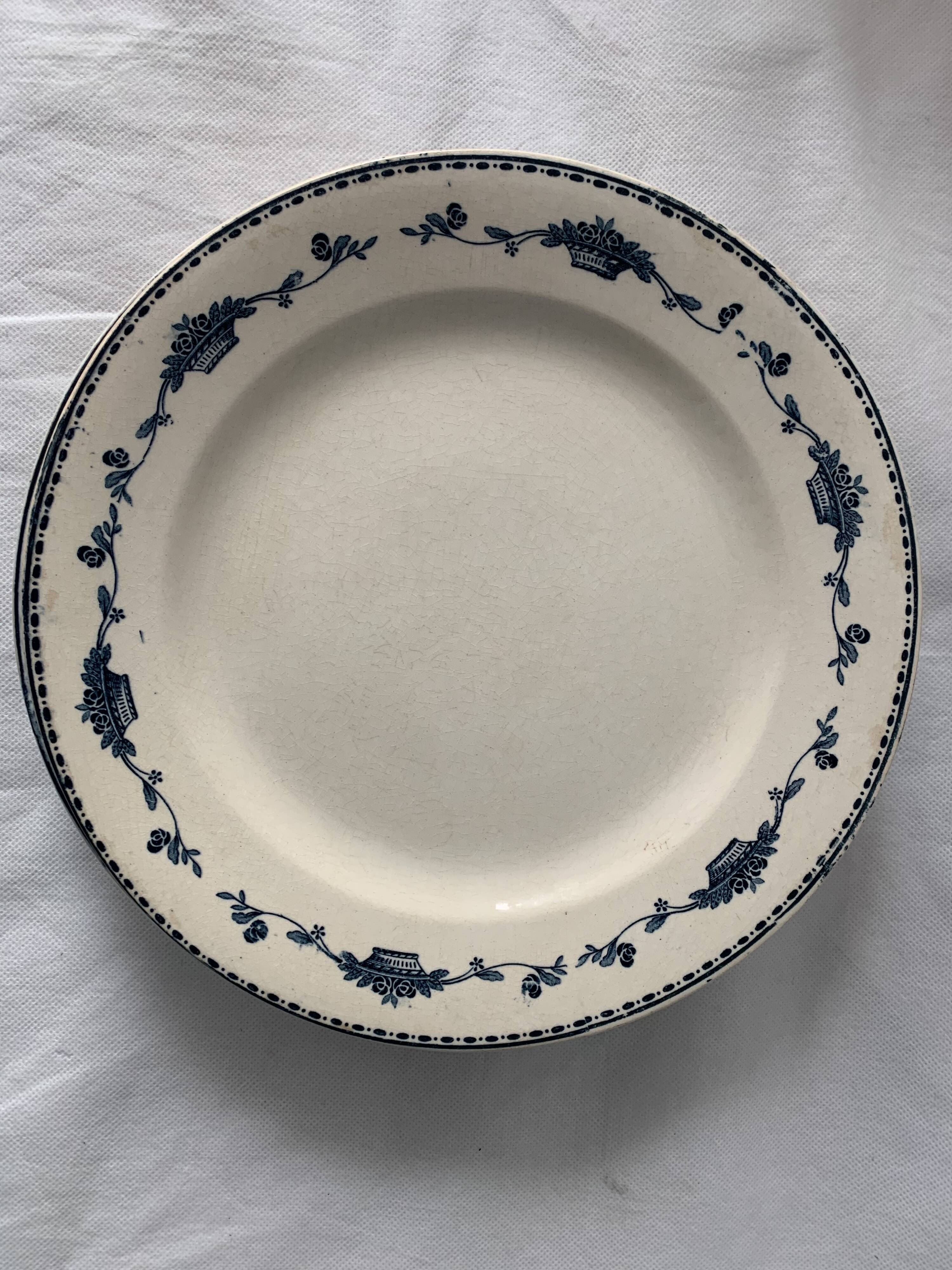 Lot of 8 flat plates and 8 hollow plates in ancient blue salins earthenware