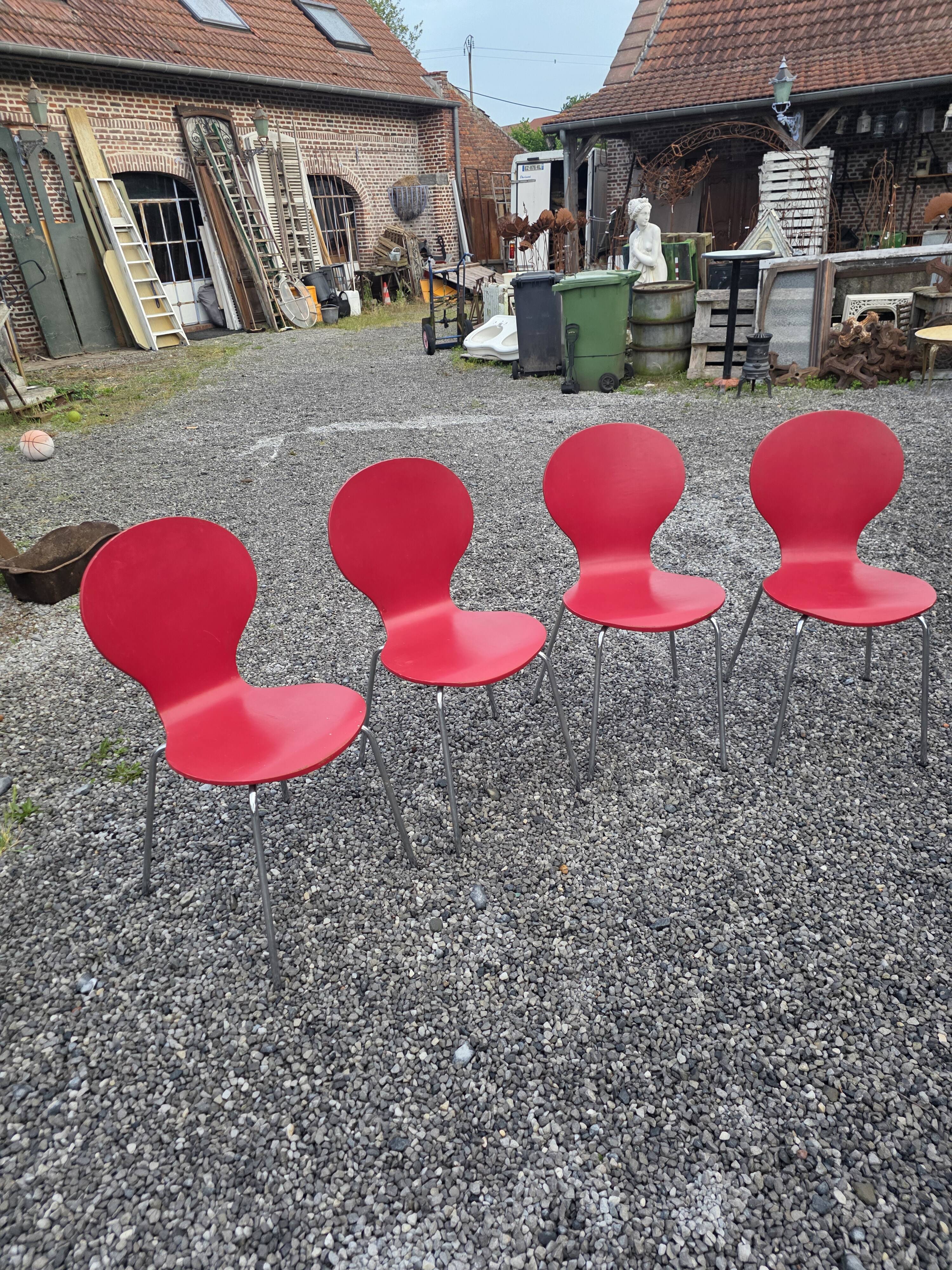 4 vintage design chairs in chrome metal