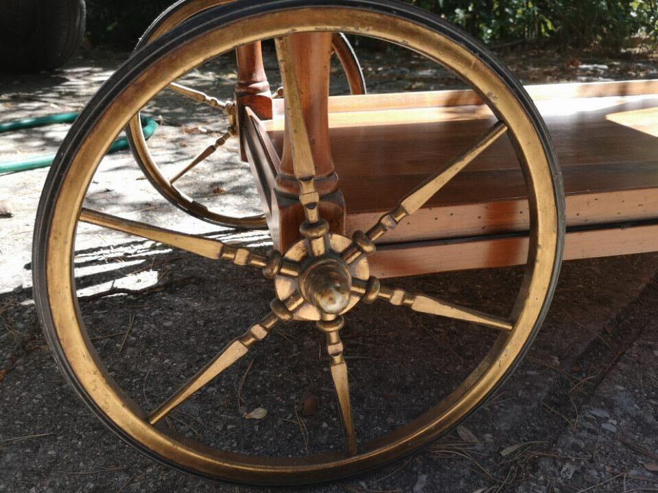 rolling table serving