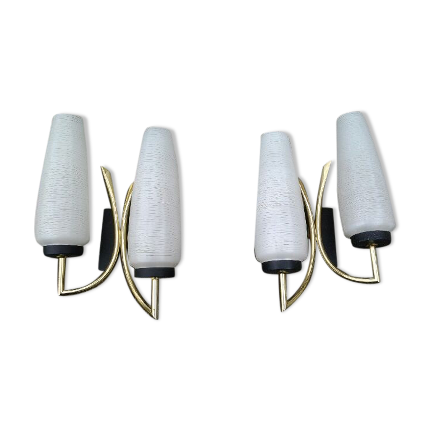 Paires d'appliques double en métal et opaline Lunel