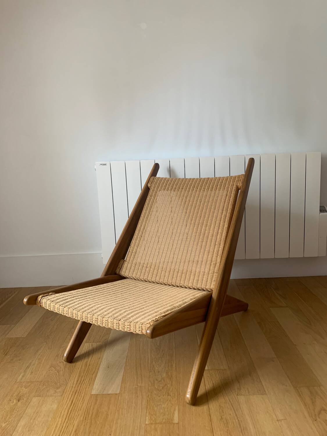 Foldable Scandinavian style deck chair