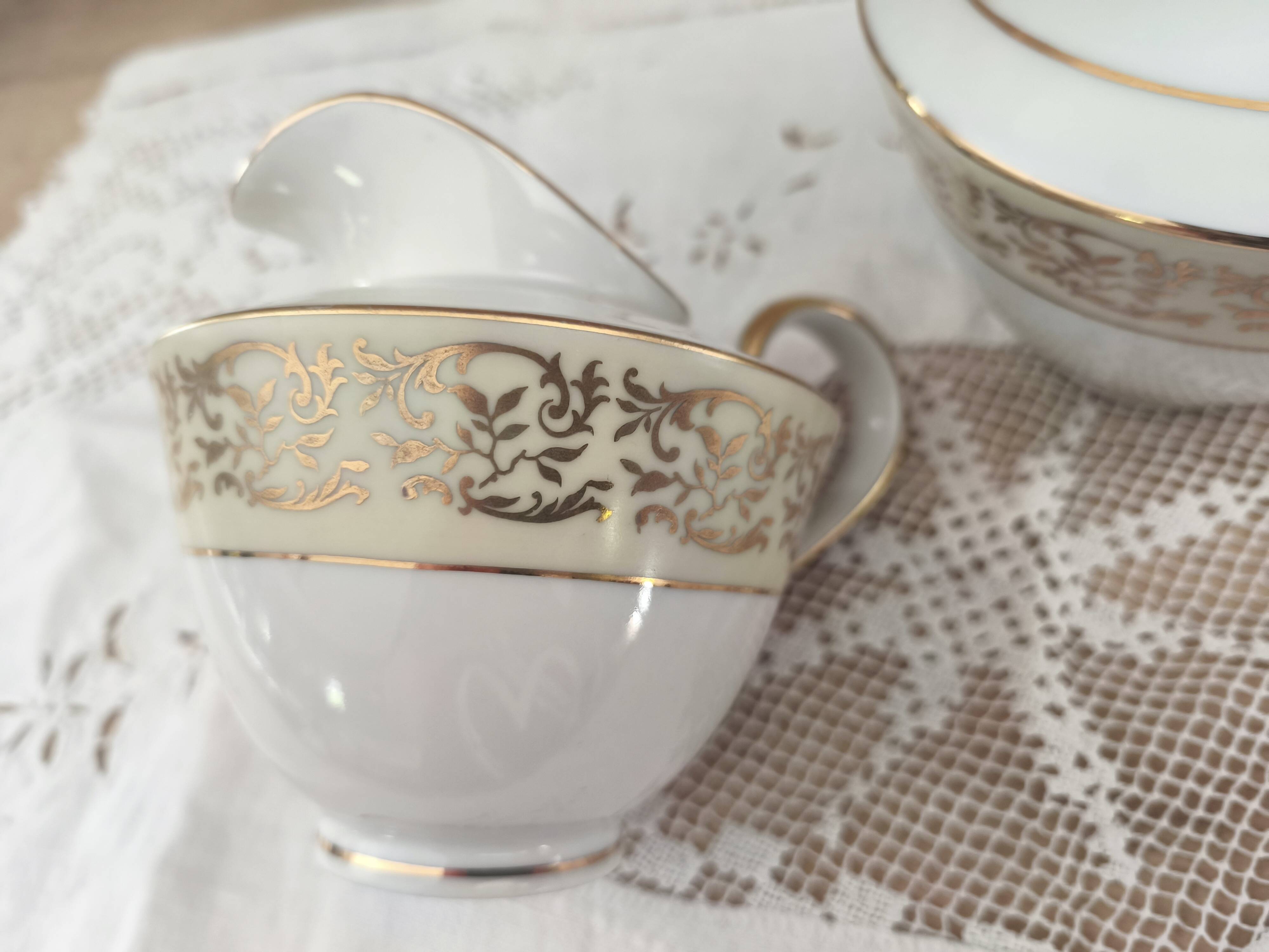 Ensemble pot à lait et crémier en porcelaine de Limoges