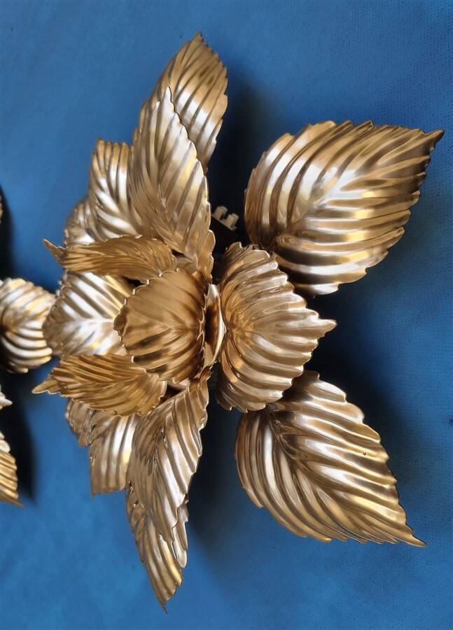 Pair of Masca flower wall lights in gold metal