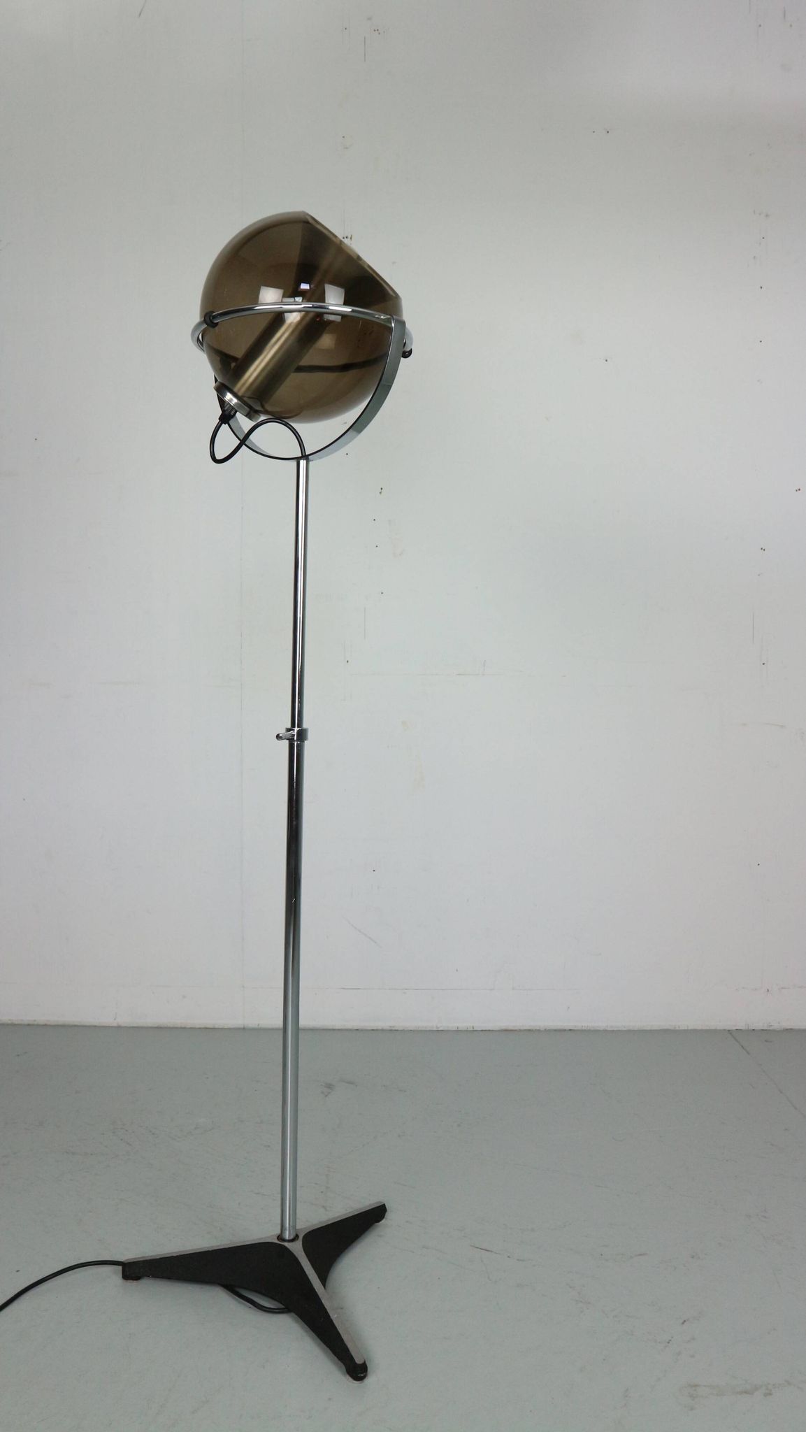 Glass floorlamp "Globe 2000" by F. Ligtelijn for RAAK Amsterdam, 1960