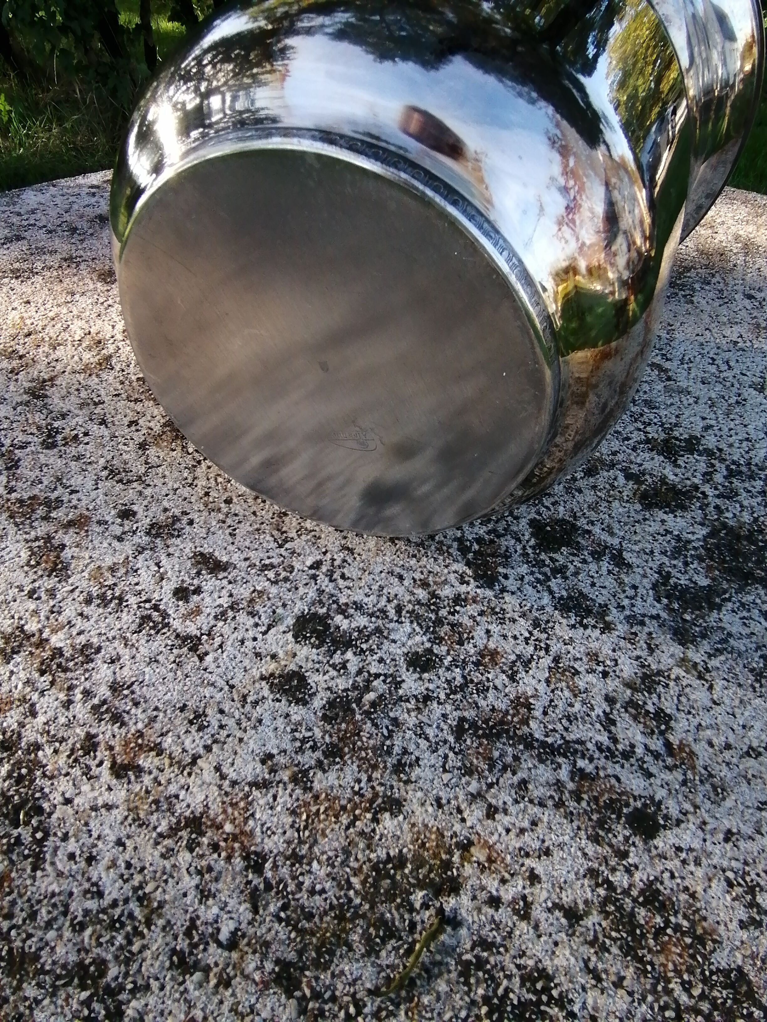 Silver metal champagne bucket