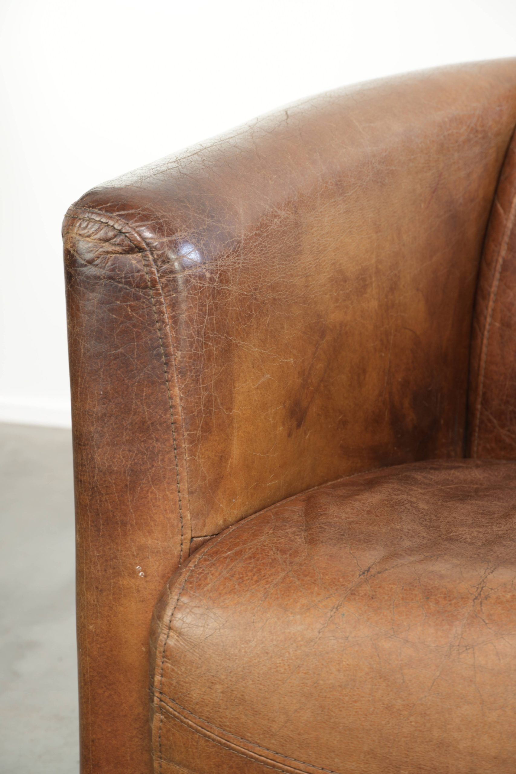 Fauteuil design aviateur en cuir de vache couleur cognac intemporelle