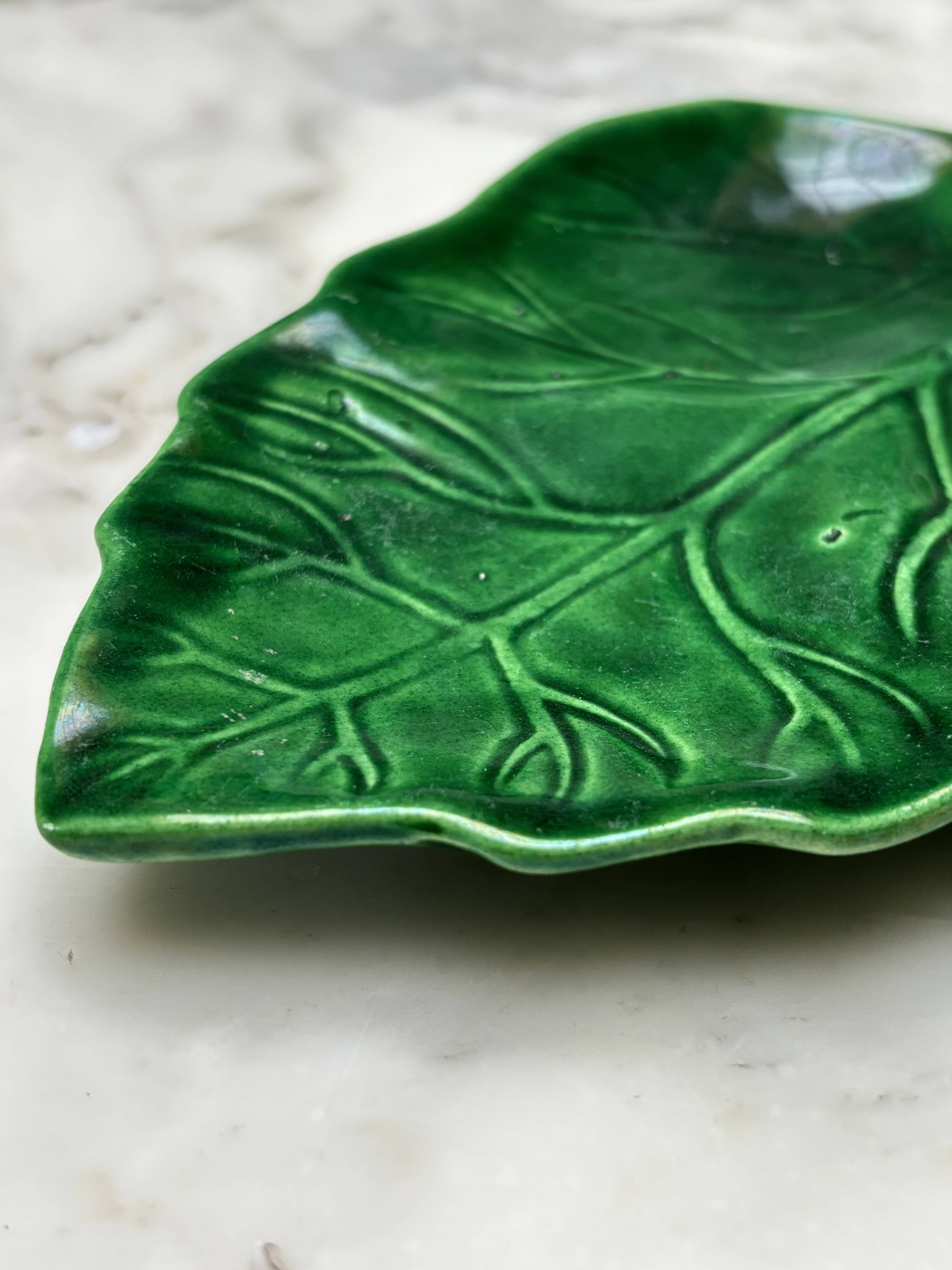 Dish - empty pocket green slip leaf veined in ceramic