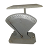 Mechanical letter scale with balance counterweight in enamelled steel