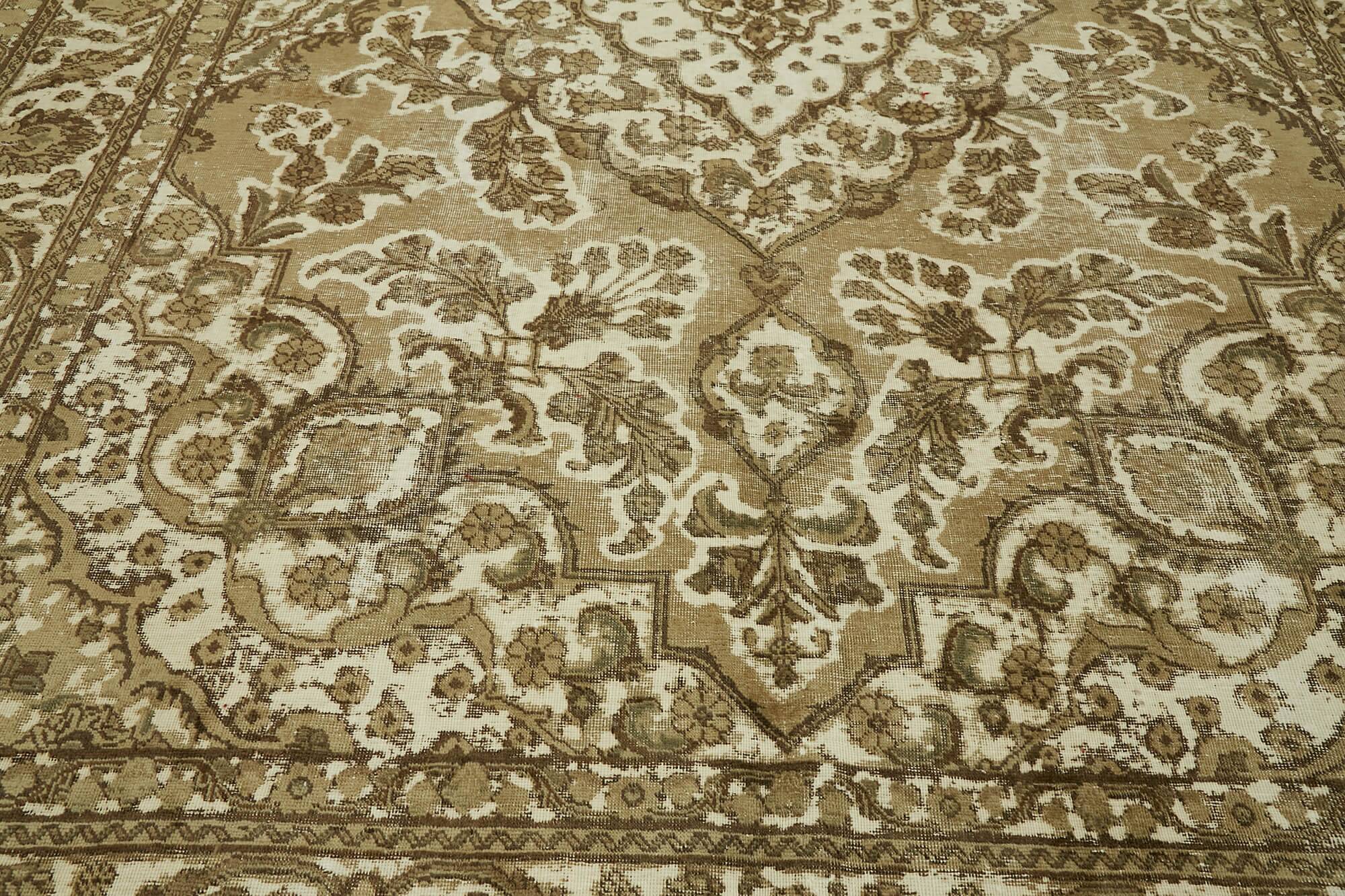 1970s 285 cm x 385 cm beige wool carpet