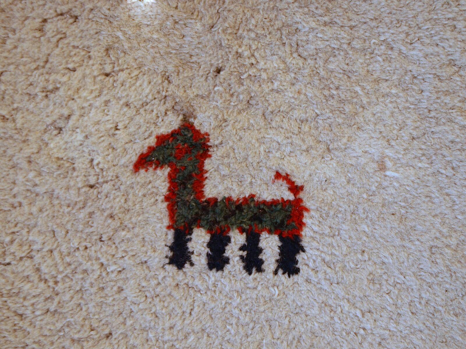 Tapis vintage fait main Gabbeh du Moyen-Orient 140cm x 215cm (1960s)