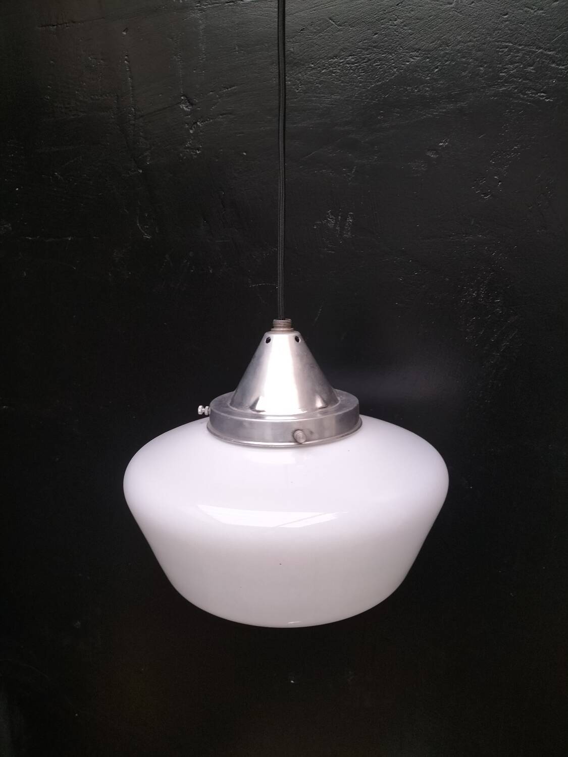 Opaline suspension