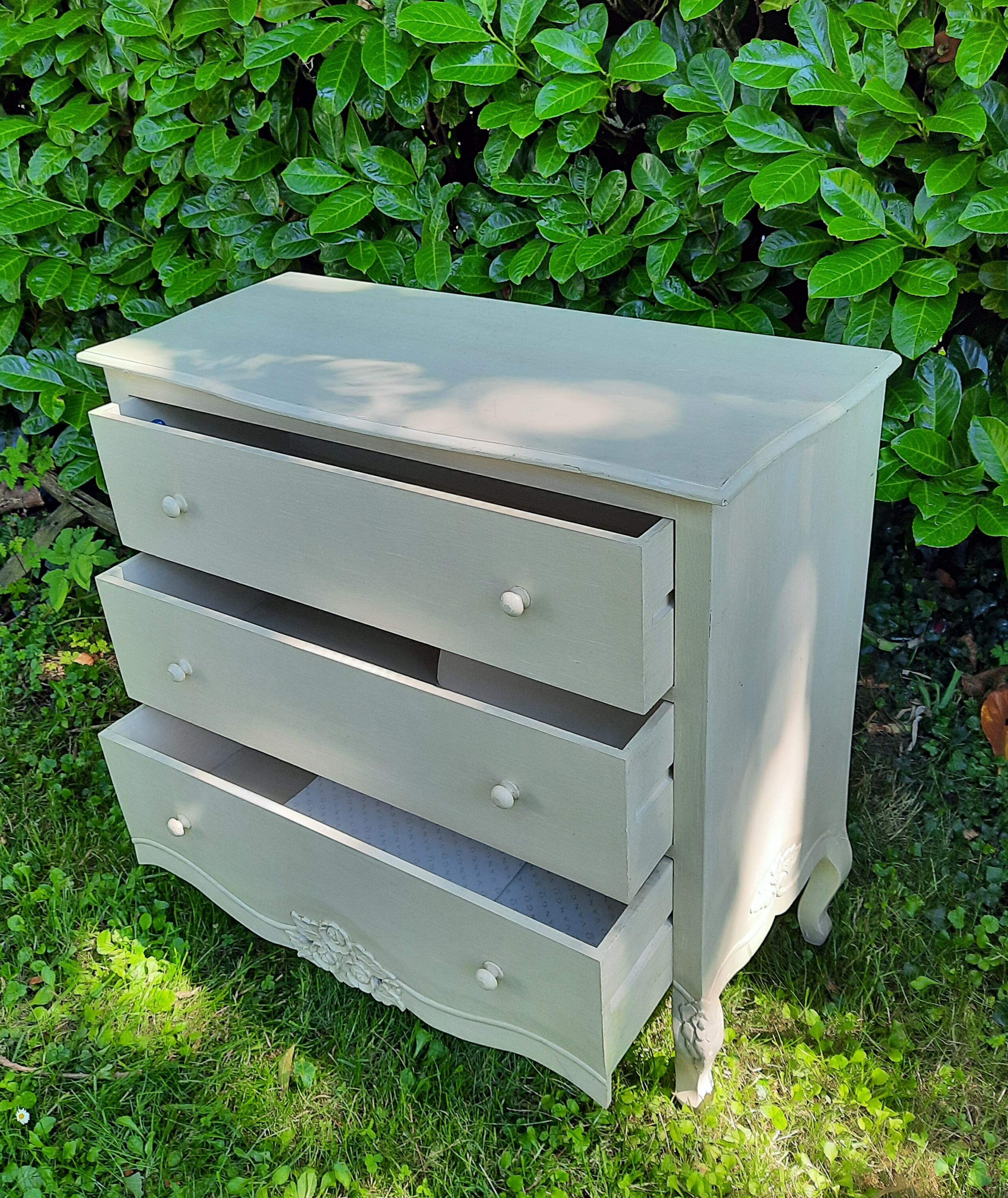 Commode contemporaine d inspiration Louis XV