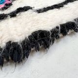 Tapis berbère Azilal écru à motifs colorés 2,33x1,44m