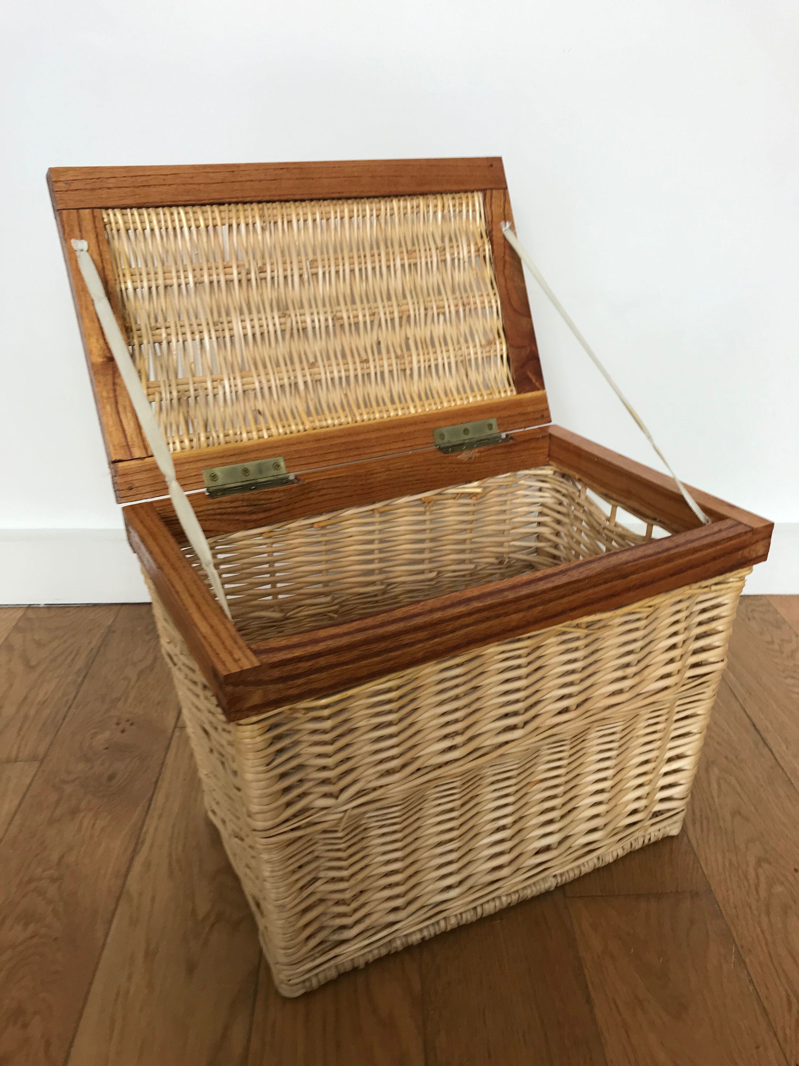 Wicker trunk