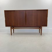 Buffet en teck avec portes coulissantes, 1965