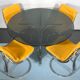 Table à manger vintage Space Age et quatre chaises