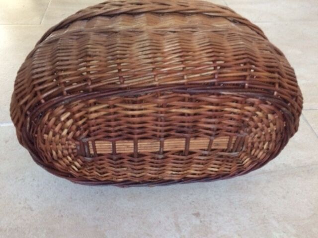 Panier ancien en osier tressé