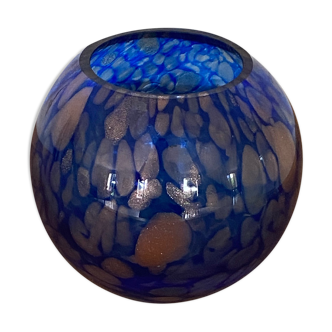 Vase bleu en verre tacheté cuivre