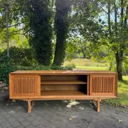 Low Oak Sideboard, Henry Kjaernulf Style, 1960-1970, Danish Design. Mid-Century Modern Style.