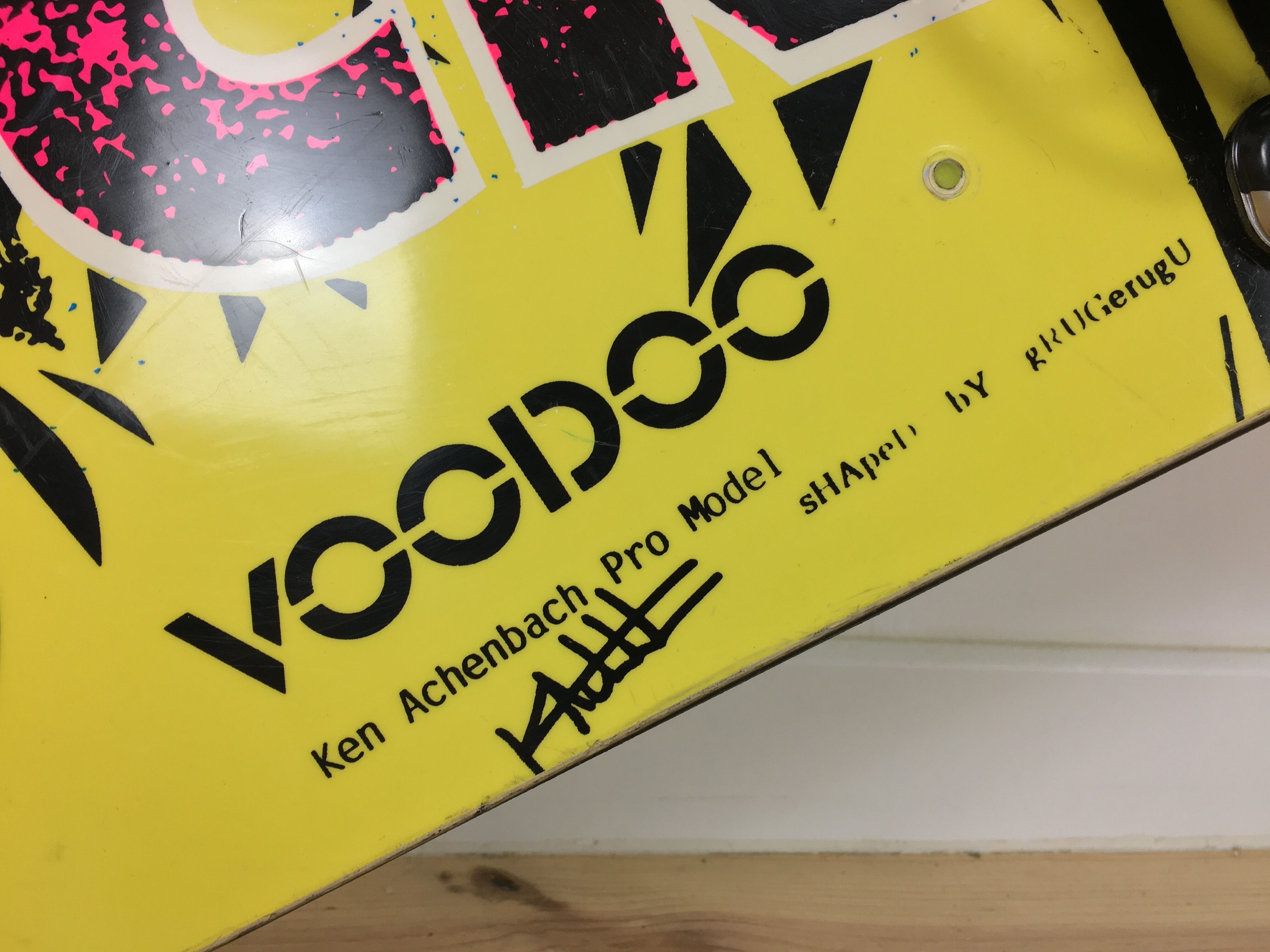 Deco snowboard, 80s snowboarding, vintage neon