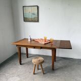 Extendable farmhouse table in oak