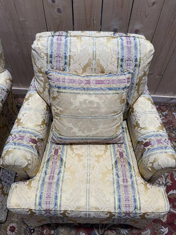 Paire de fauteuils anglais en soierie