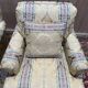 Paire de fauteuils anglais en soierie