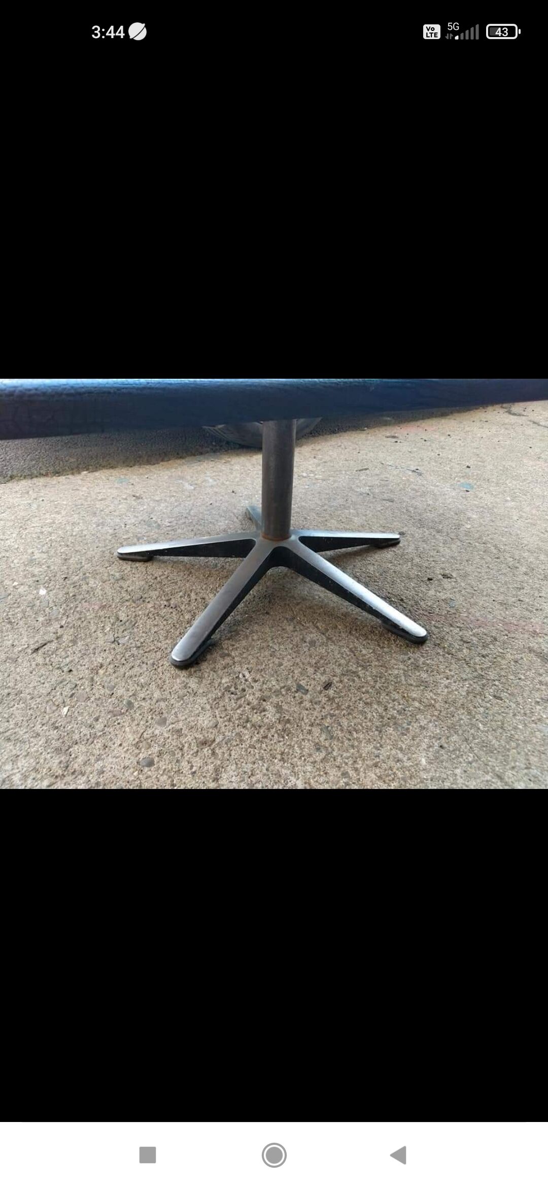 Table basse en chêne Shou Sugi Ban et piètement en étoile en aluminium