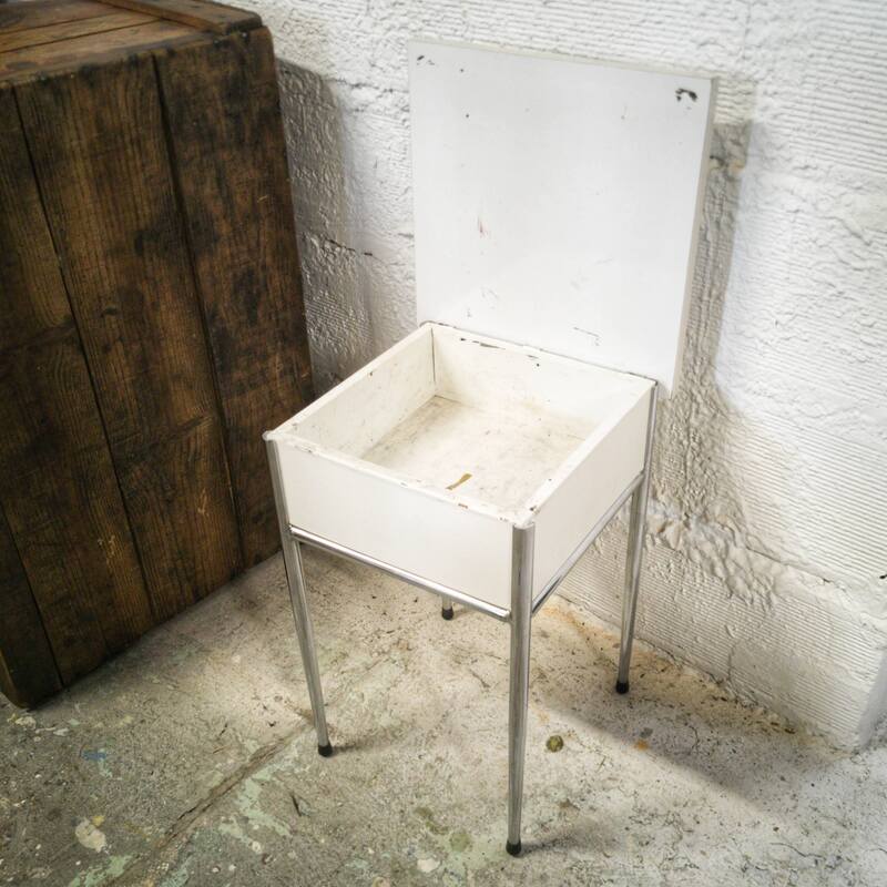 Formica shiner stool