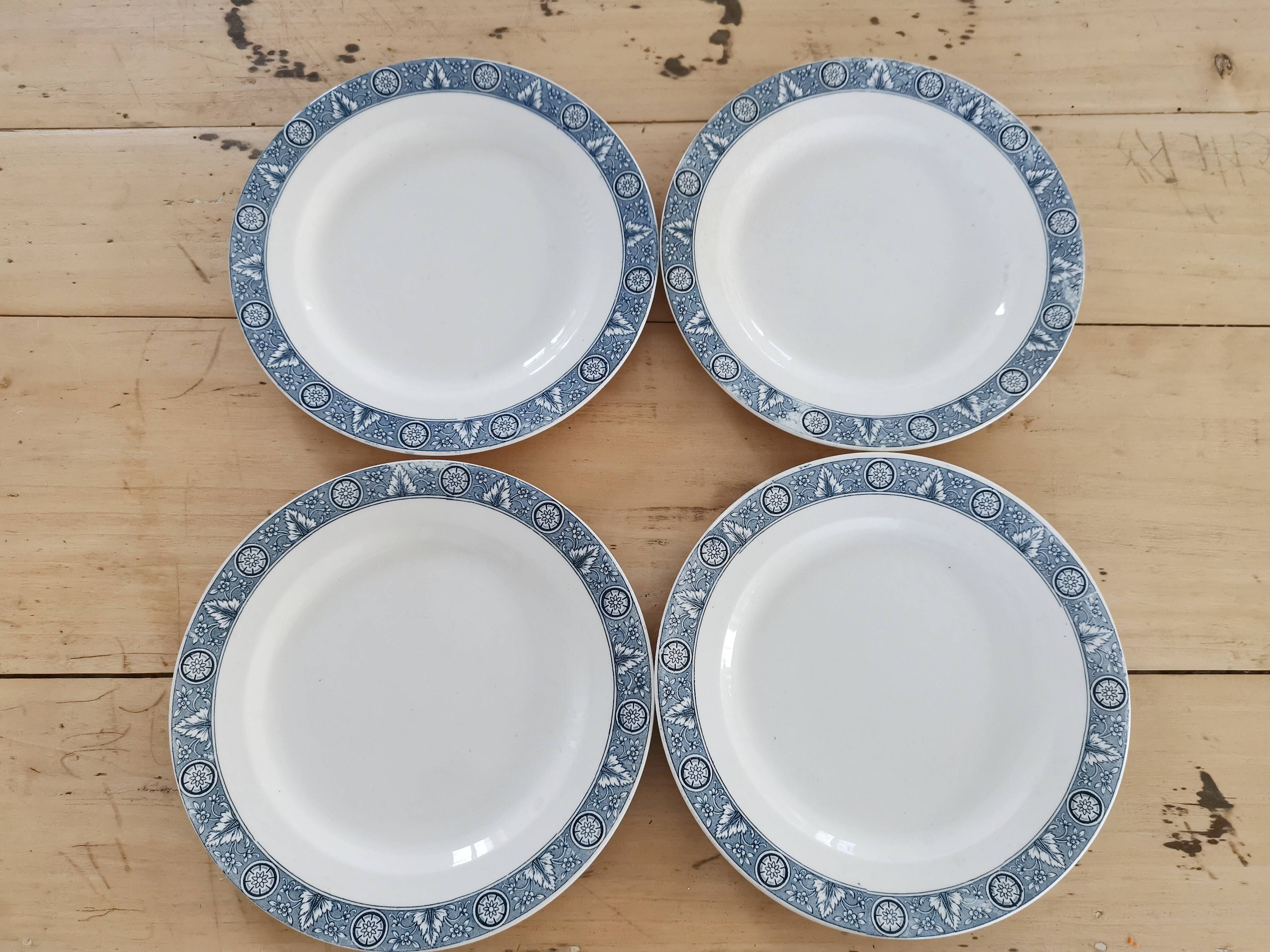 Set of 4 Vintage iron earth flat plates, old crockery