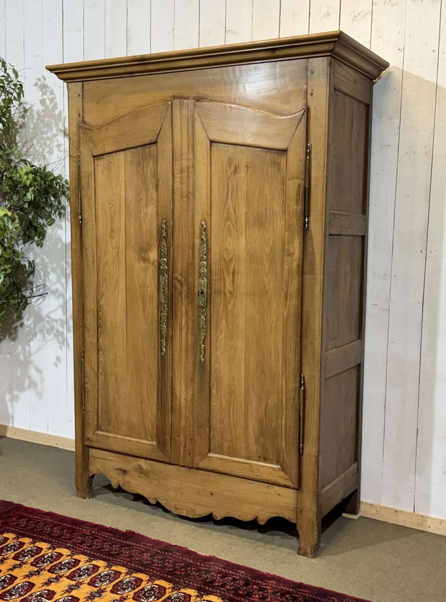19th-century country wardrobe in blonde chestnut.
