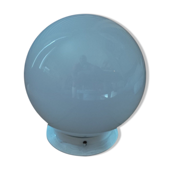 Plafonnier globe opaline support plastique ancien