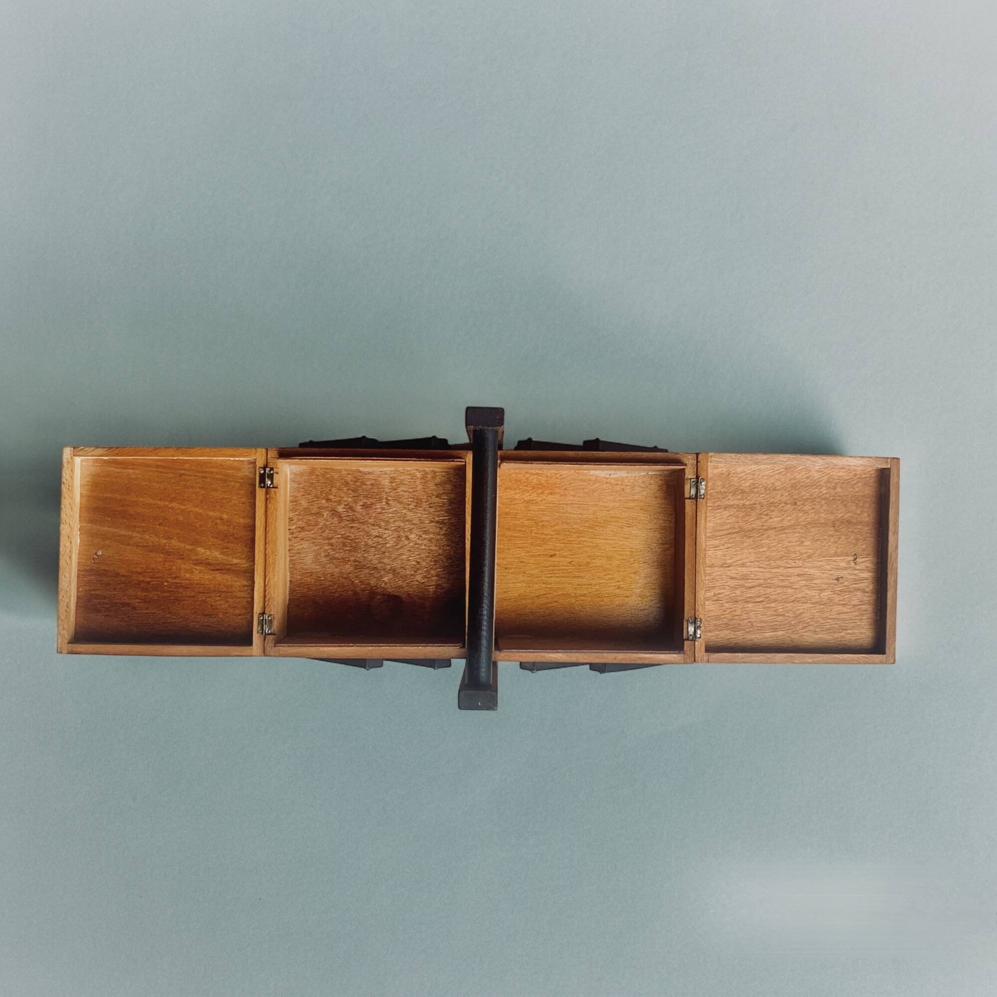 Travailleuse - boîte à couture en bois vintage