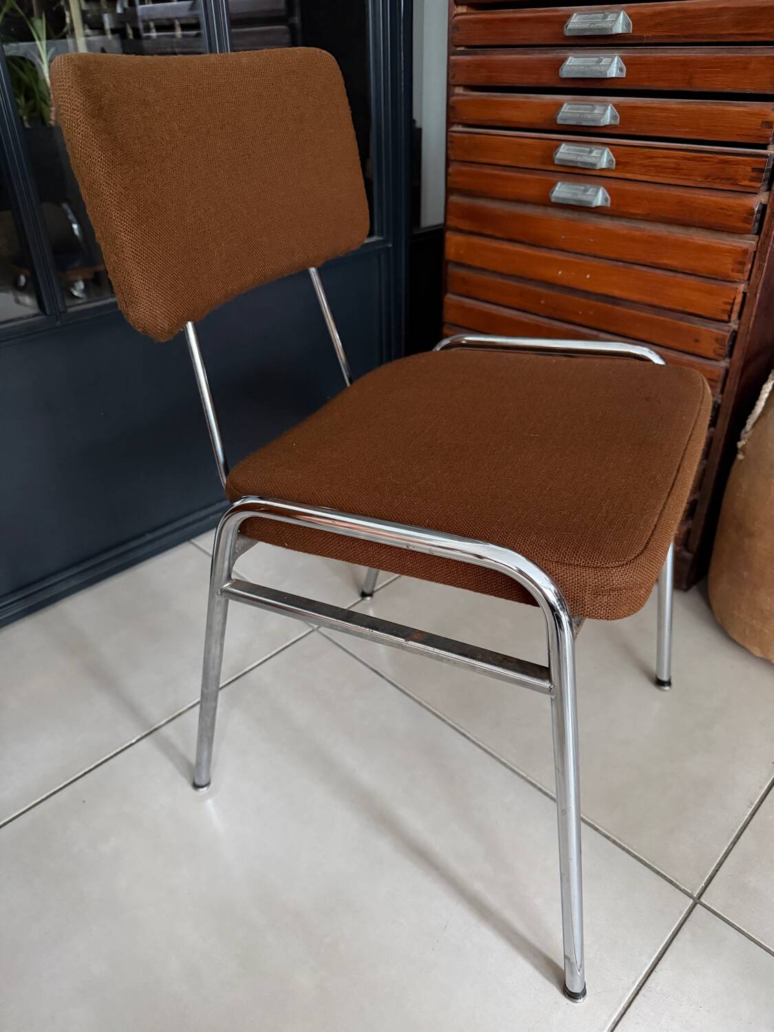 Lot de 4 chaises chromées vintage