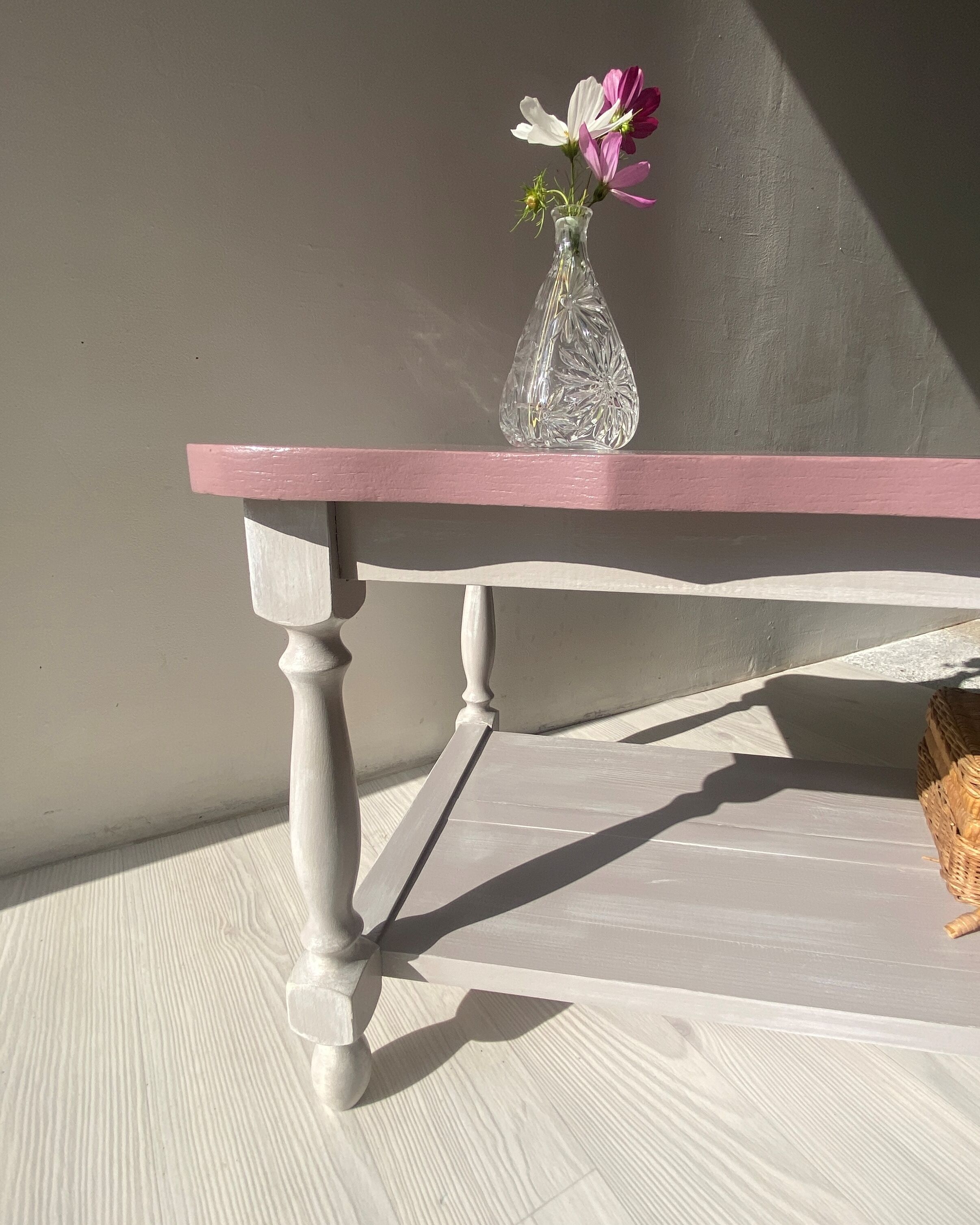 Table basse vintage rustique rose et doré