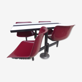 Table avec chaises incorporées par Osvaldo Borsani