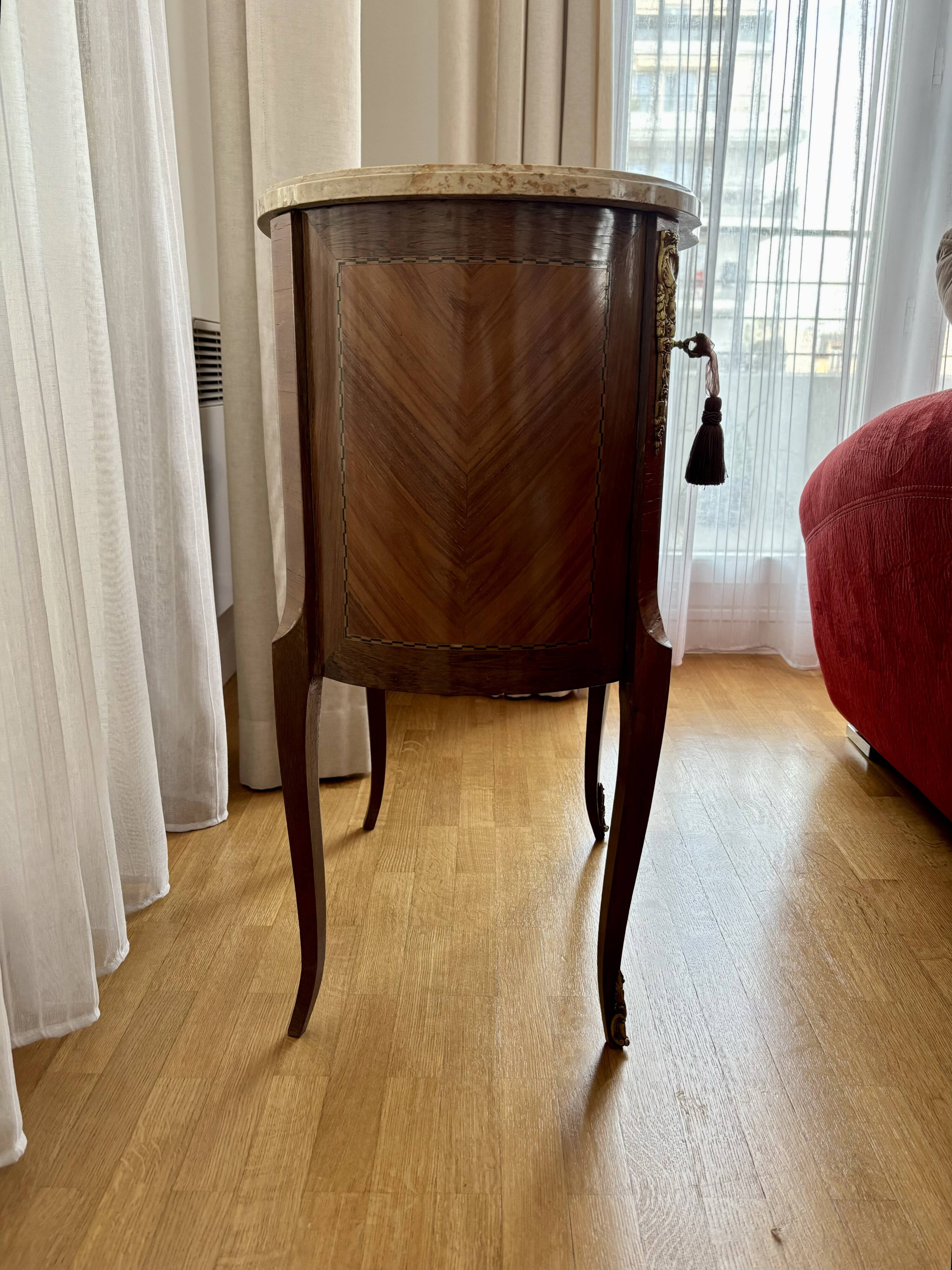 Louis XV chest of drawers in marquetry and gilded bronze, marble top