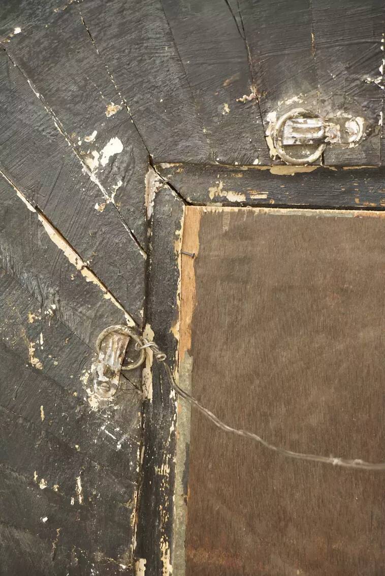 Oval carved wooden mirror 150x101cm