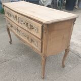 Commode dite " sauteuse " en bois massif
